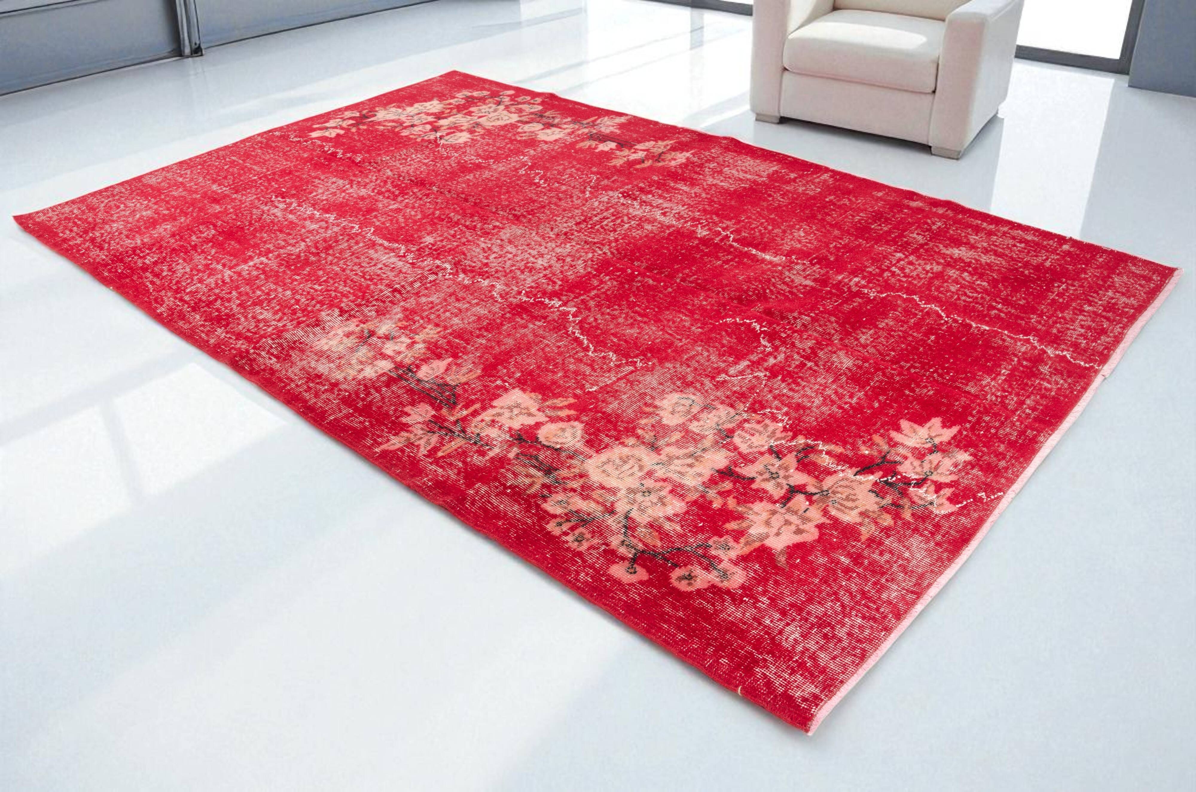 Tapis rouge turc vintage à motif floral