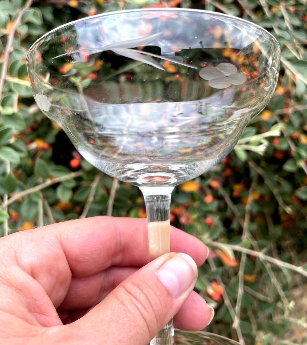 Set of 5 champagne cups in engraved crystal from the 1950s elegant