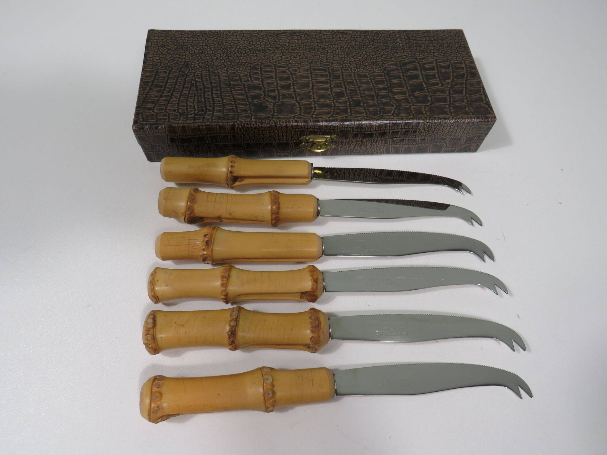 Cheese cutlery set of 6 pieces, bamboo and stainless steel, Italy 1960s