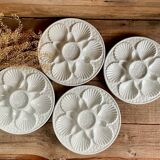 4 assiettes à huîtres en barbotine blanche