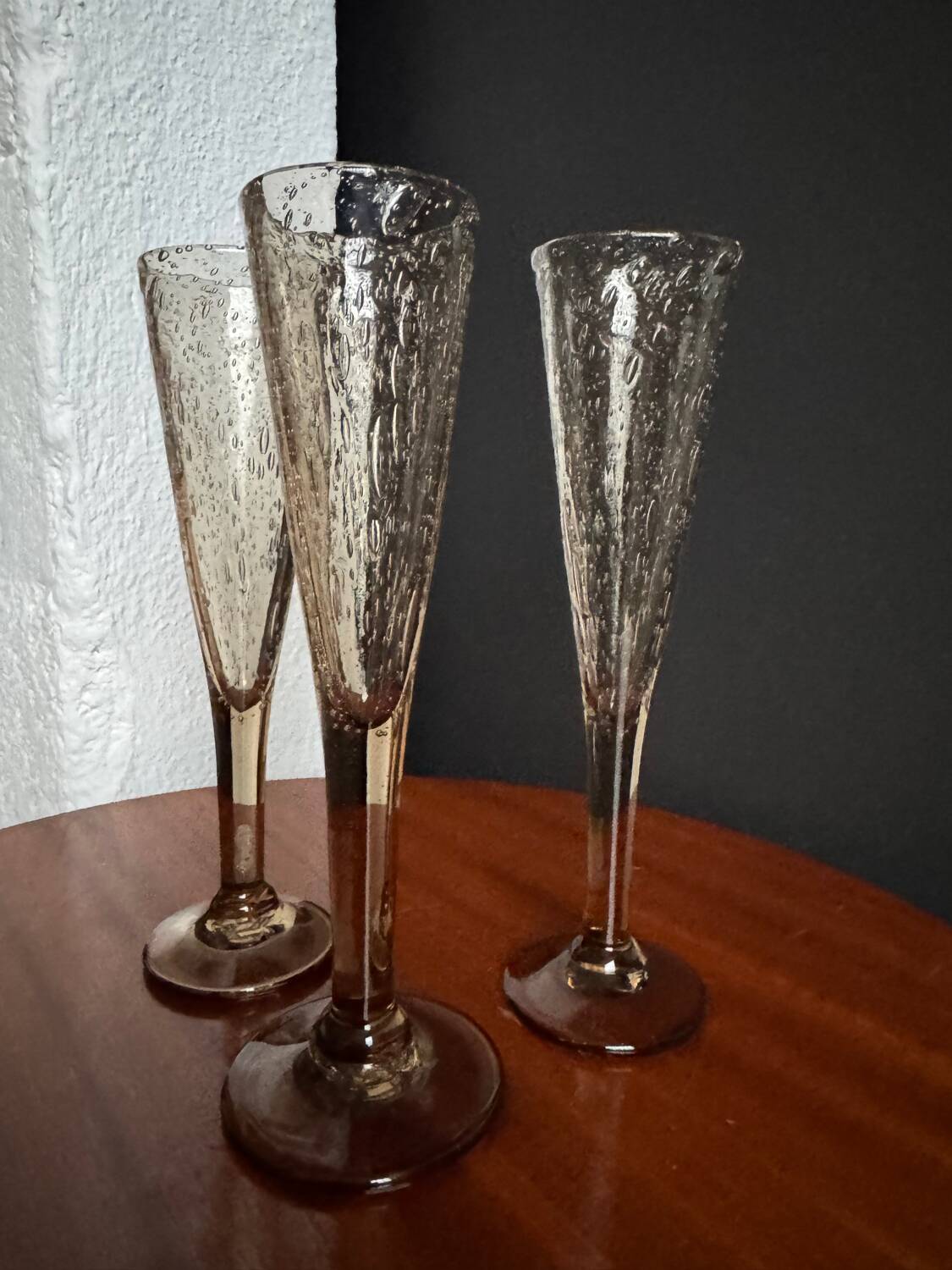 Champagne flutes bubble glass Biot