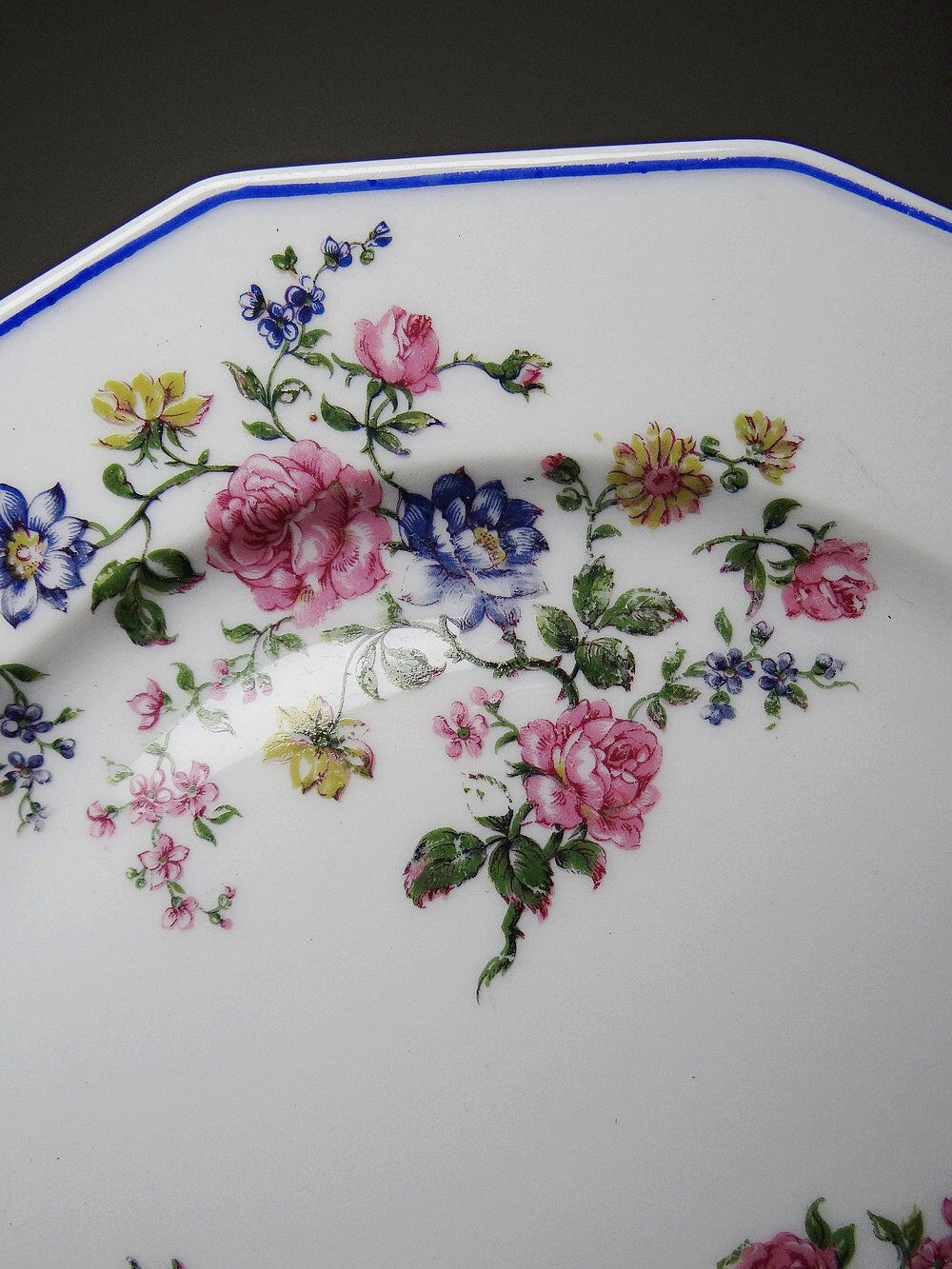 4 flat plates by Bernardaud, Limoges porcelain, floral decoration from the 1920s to 1950s.
