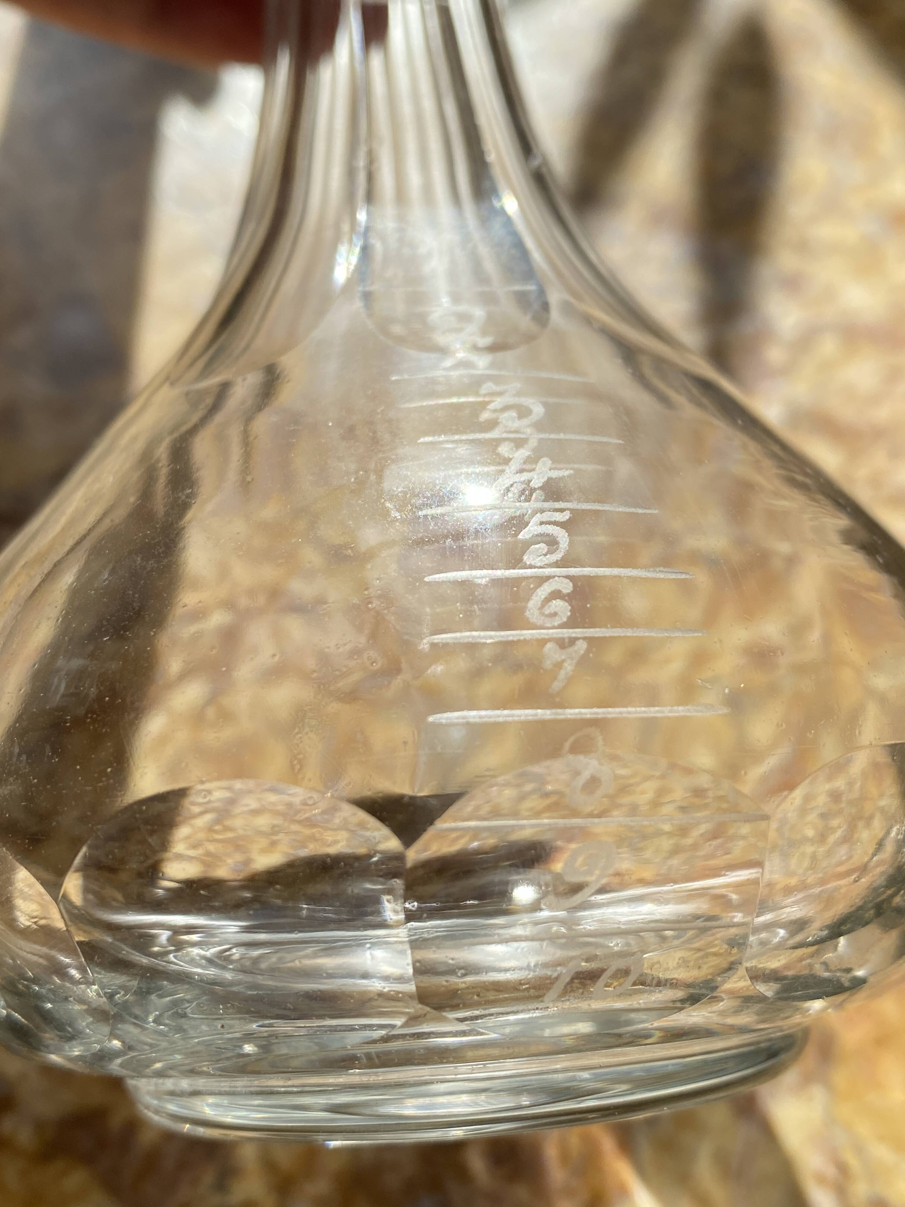 Pair of enamel graduation topettes