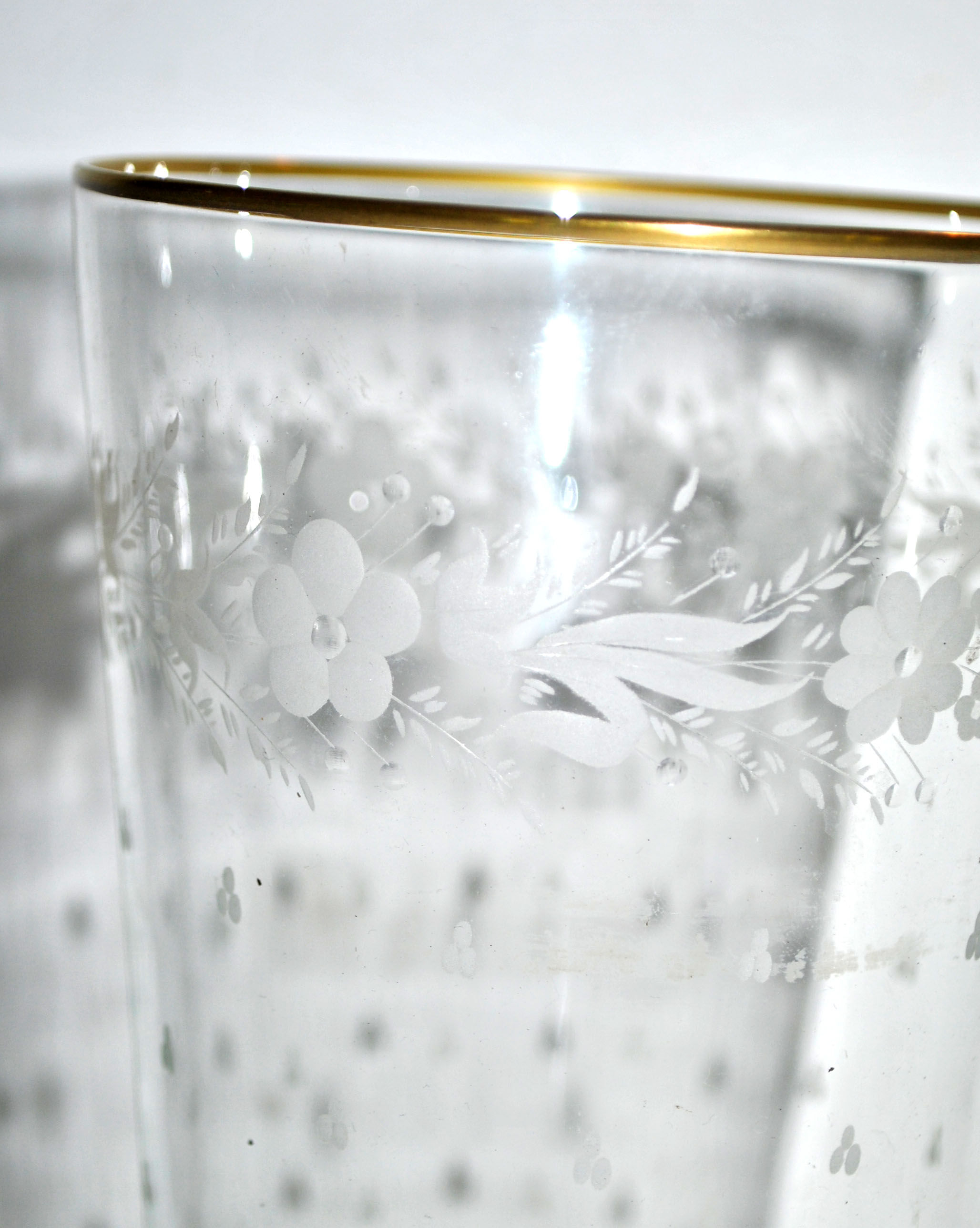 Engraved and gilded crystal jug 1900-1920