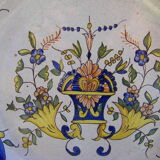Grande assiette en faïence ancienne