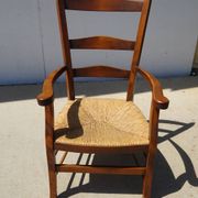 Ancien fauteuil à l'assise paillée