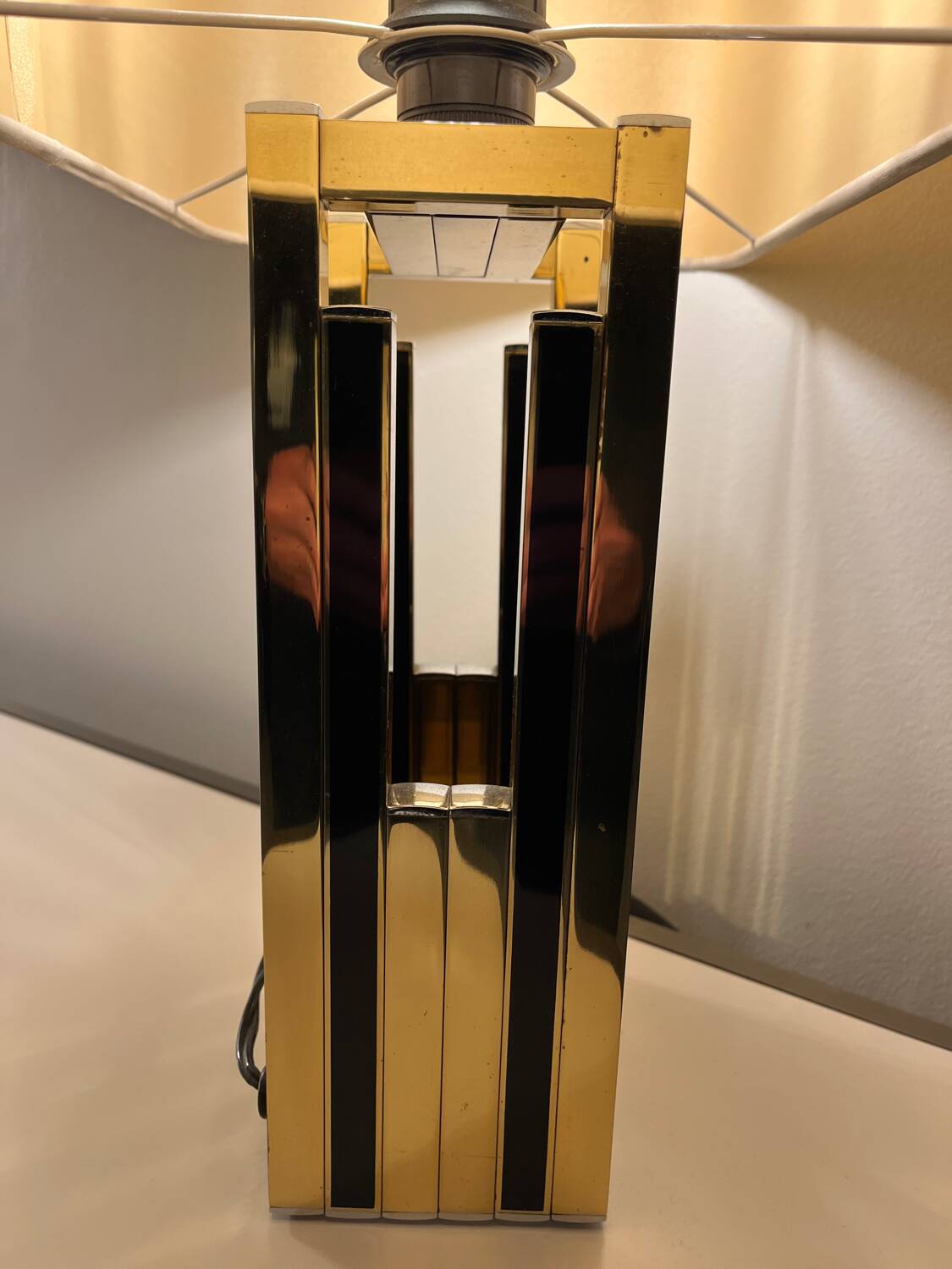 Lampe en laiton doré et noir années 70