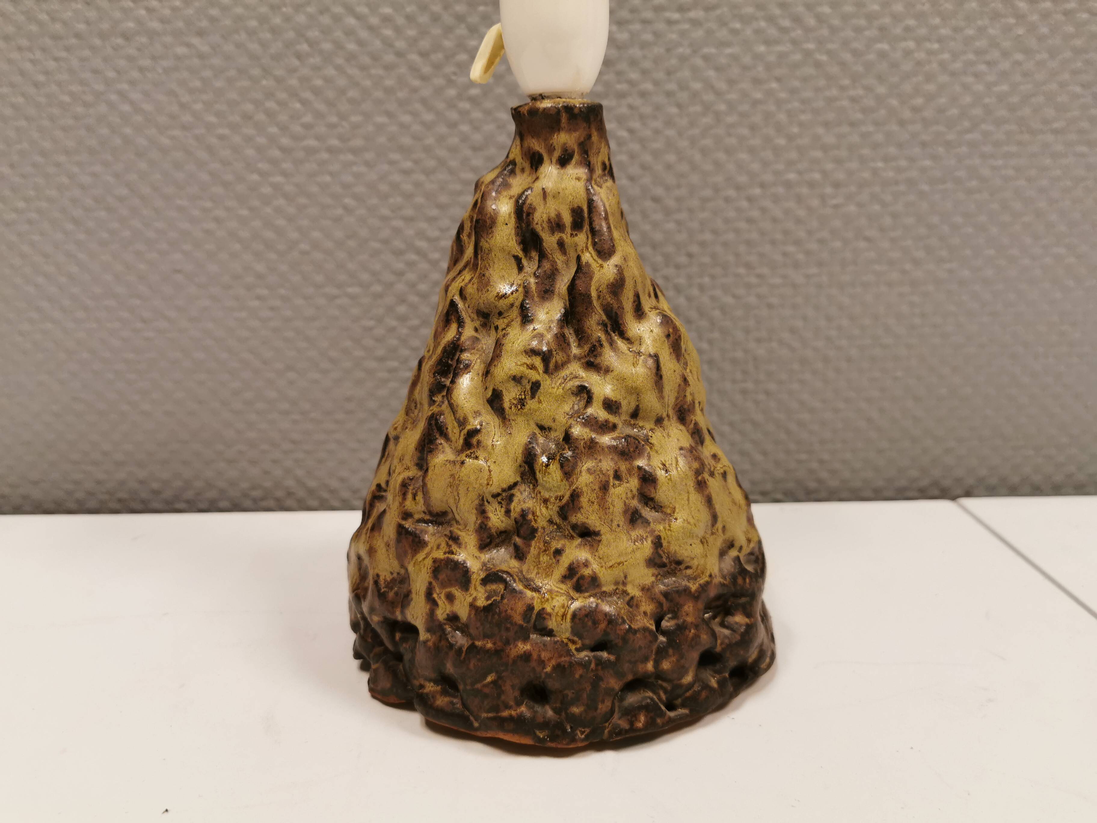 Ceramic table lamp, in greenish/brownish glaze, almost in the shape of a volcano.