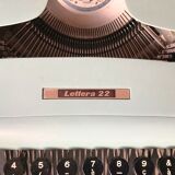Machine à écrire vintage et design Lettra 22 Olivetti