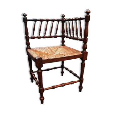 Corner chair turned wood straw seat