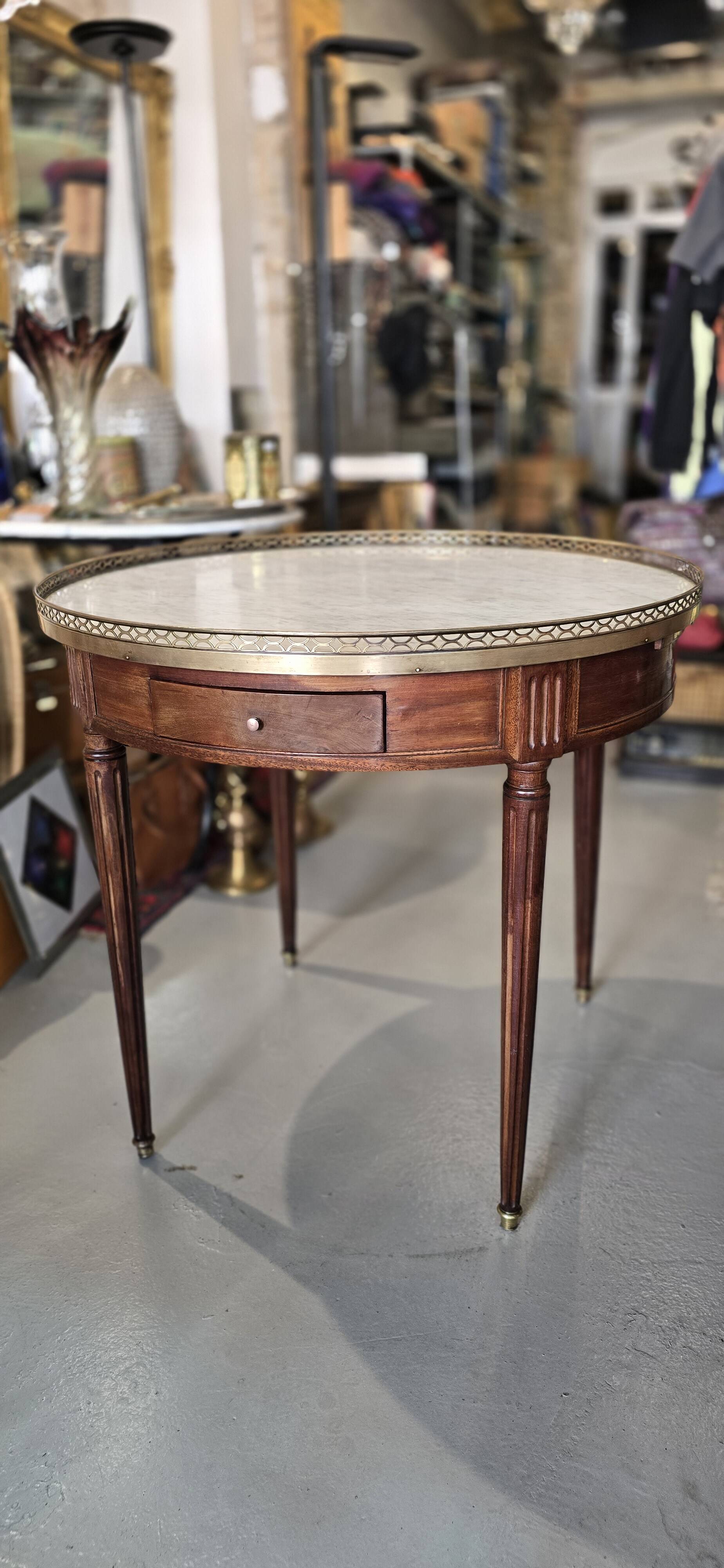 Louis XVI style bouillotte table in mahogany from the early 20th century