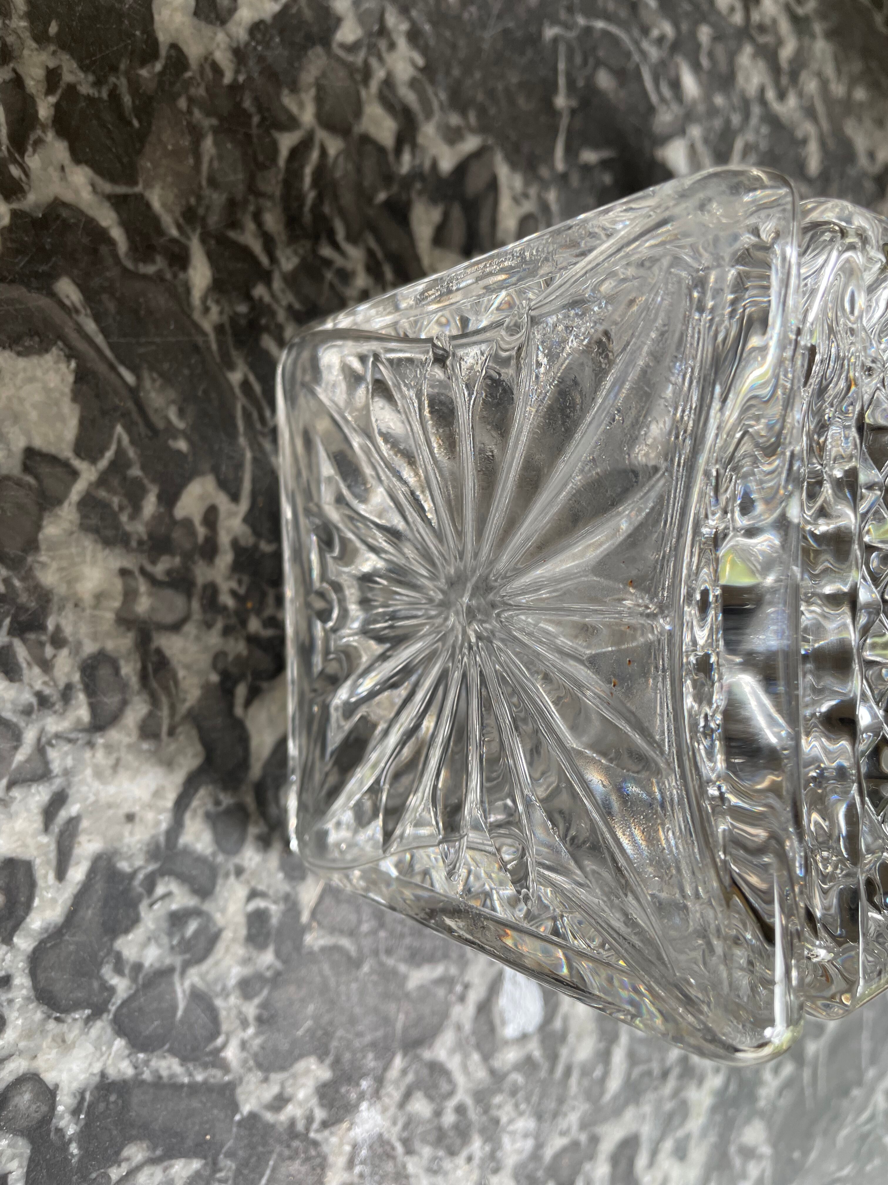 Vintage crystal decanter diamond tip