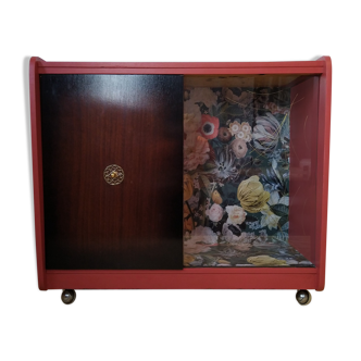 Flowery and red bar