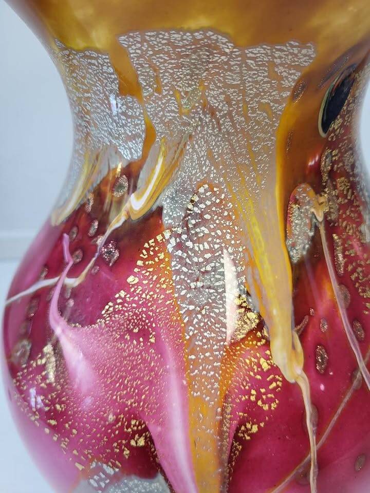 Glass vase - signed - gold leaf - Art Nouveau influence
