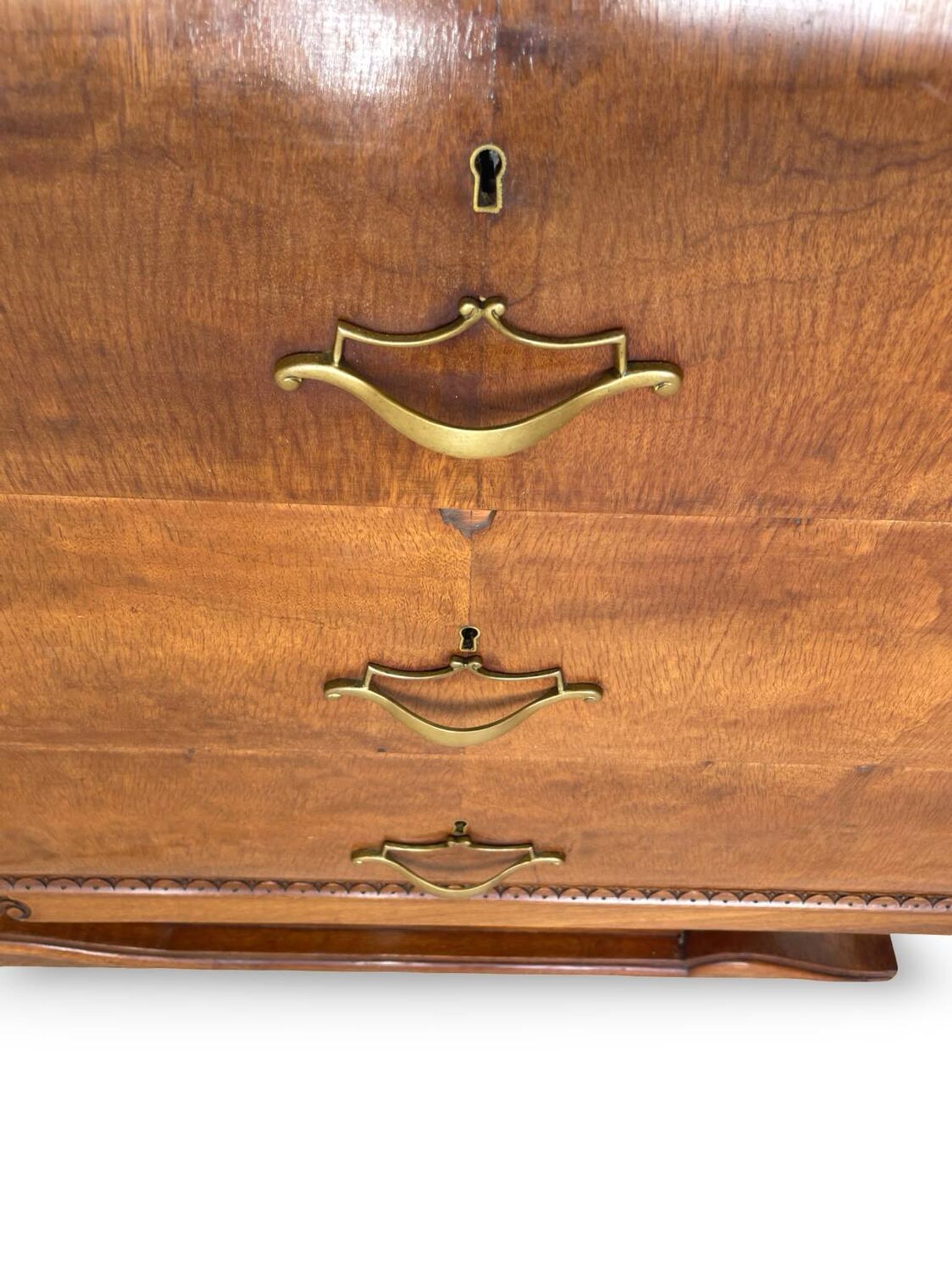 An art deco Italian chest of drawers, Italy 1950s