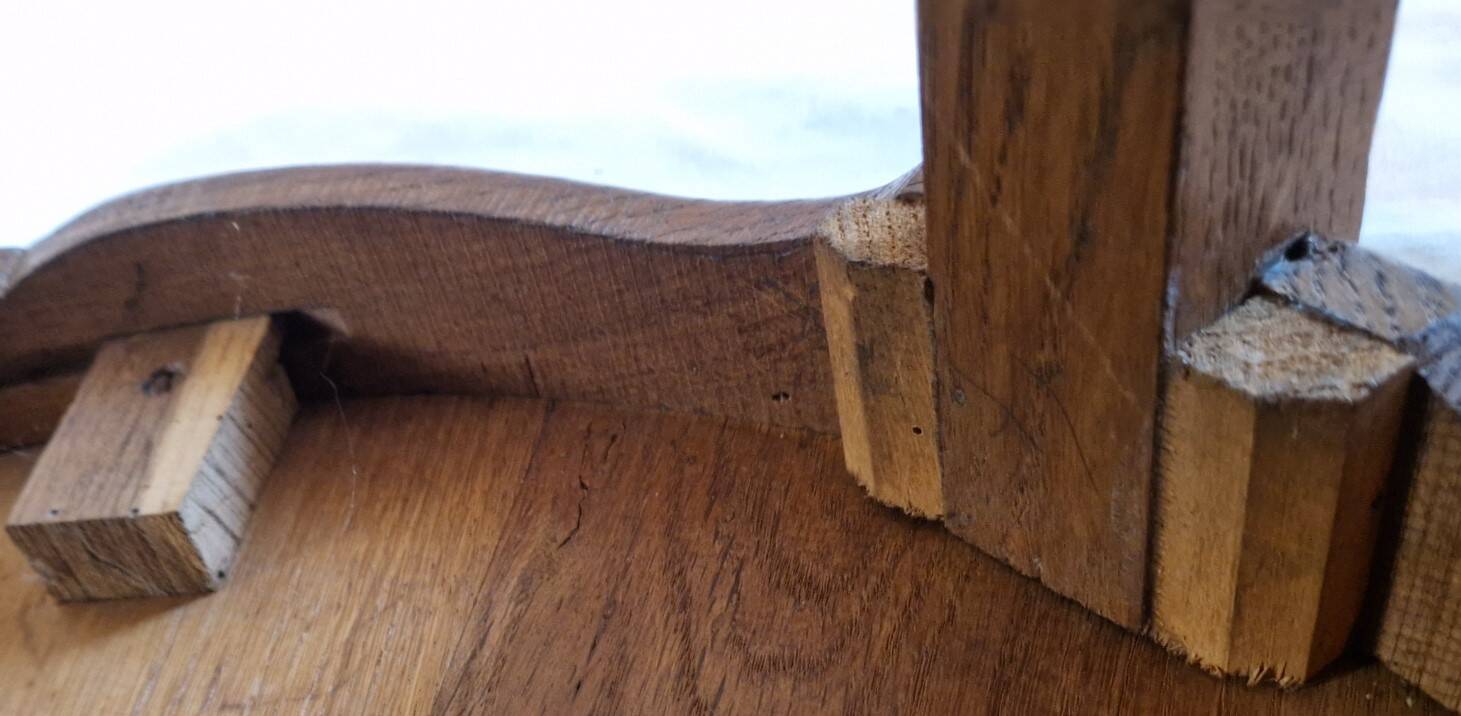 Round walnut gueridon with two tiers – Louis XV style – Perfect condition