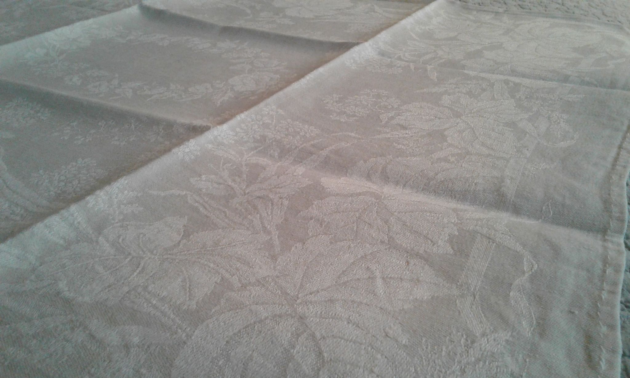 12 towels damask fabric Lin /Soie .decors foliage and coat of arms
