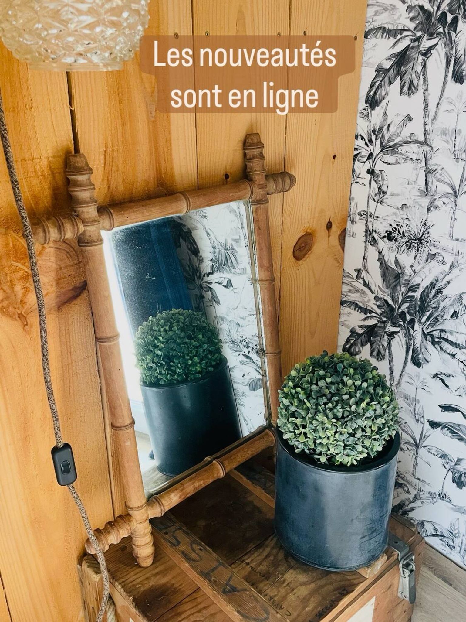 Miroir en bois sculpté façon bambou