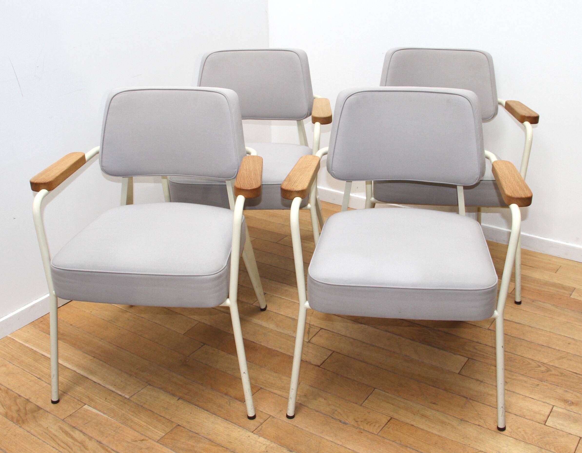 Jean Prouvé executive chair, Vitra
