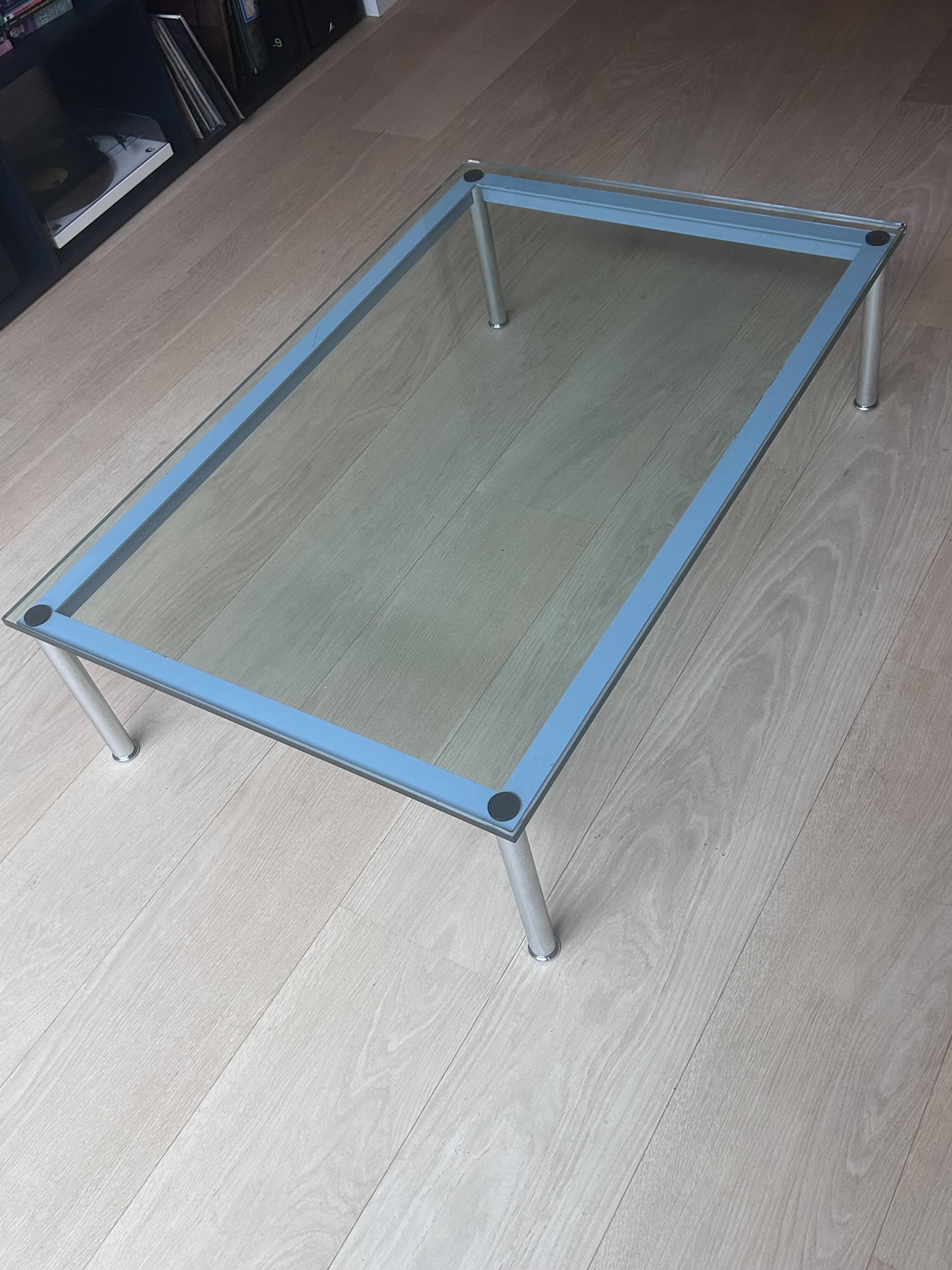 Table tube basse Cassina LC 10