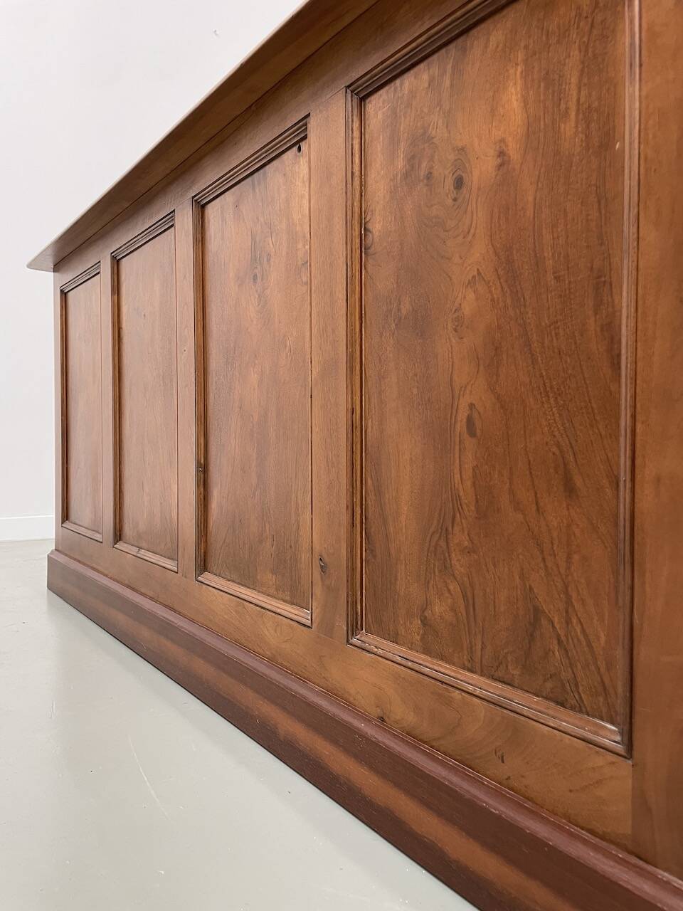 Comptoir ou bureau en noyer années 50