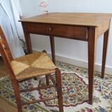 Bureau ancien avec sa chaise