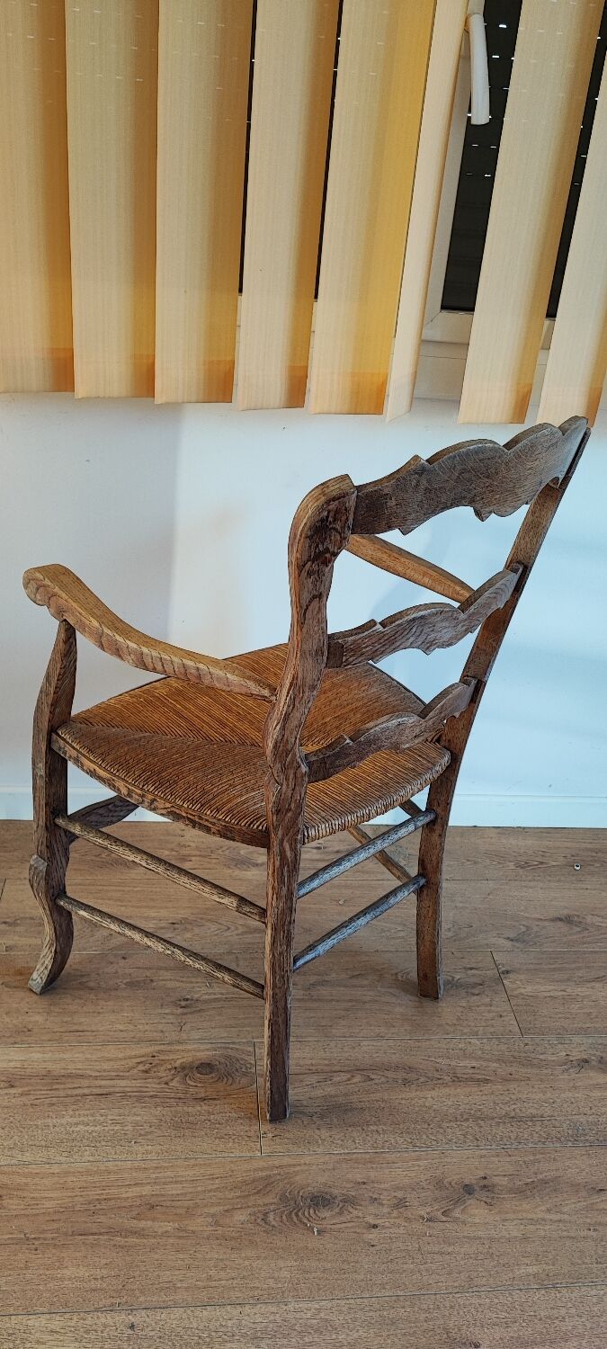 Wooden armchair and mulched seat