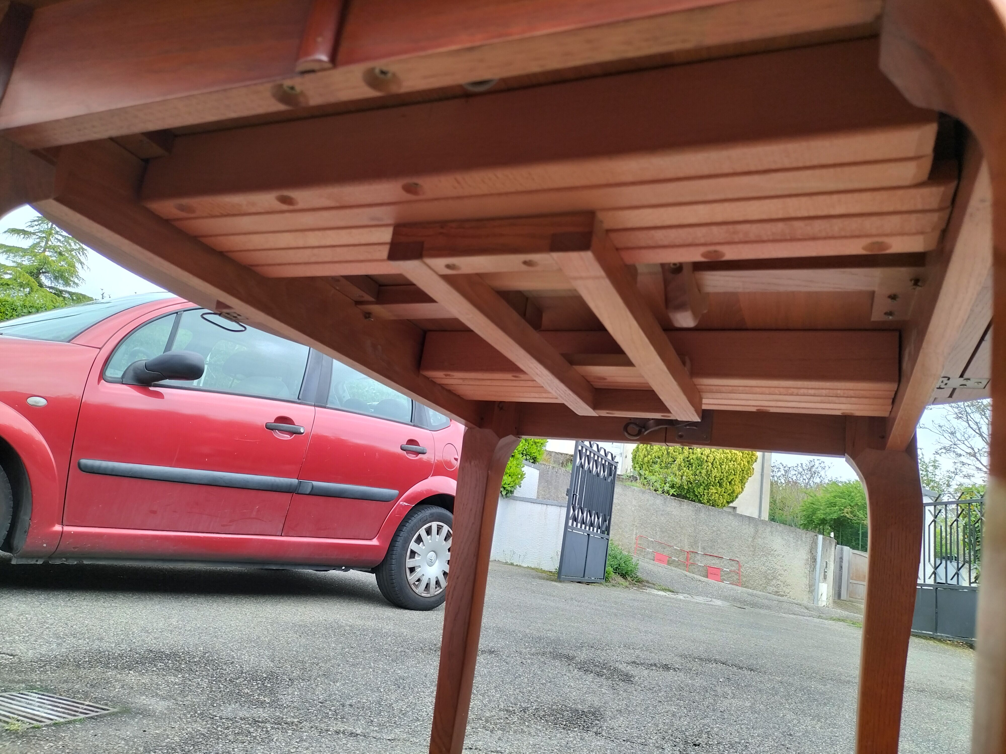 Round table in cherry tree and 4 chairs