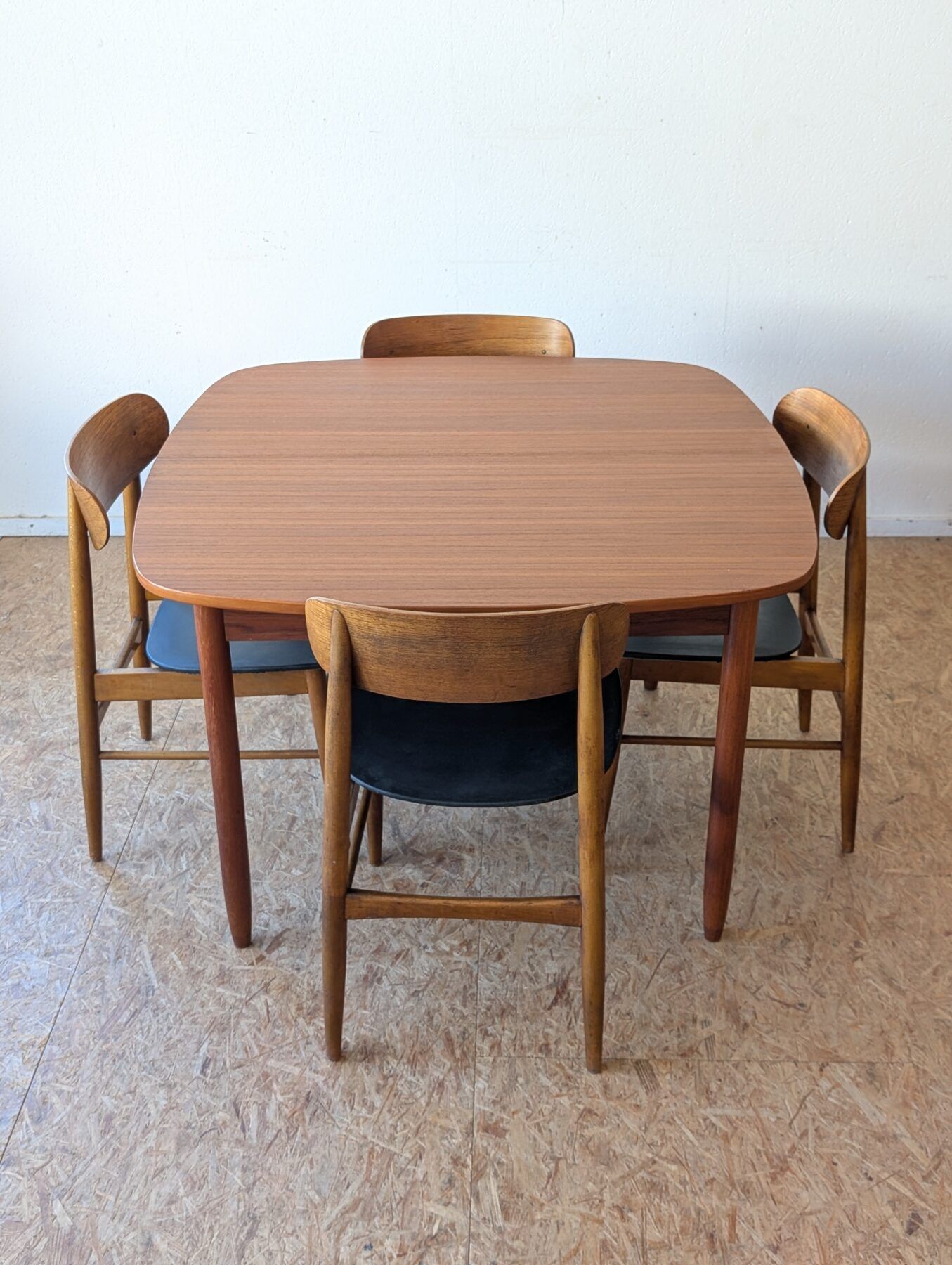 Table carrée teck scandinave extensible années 60