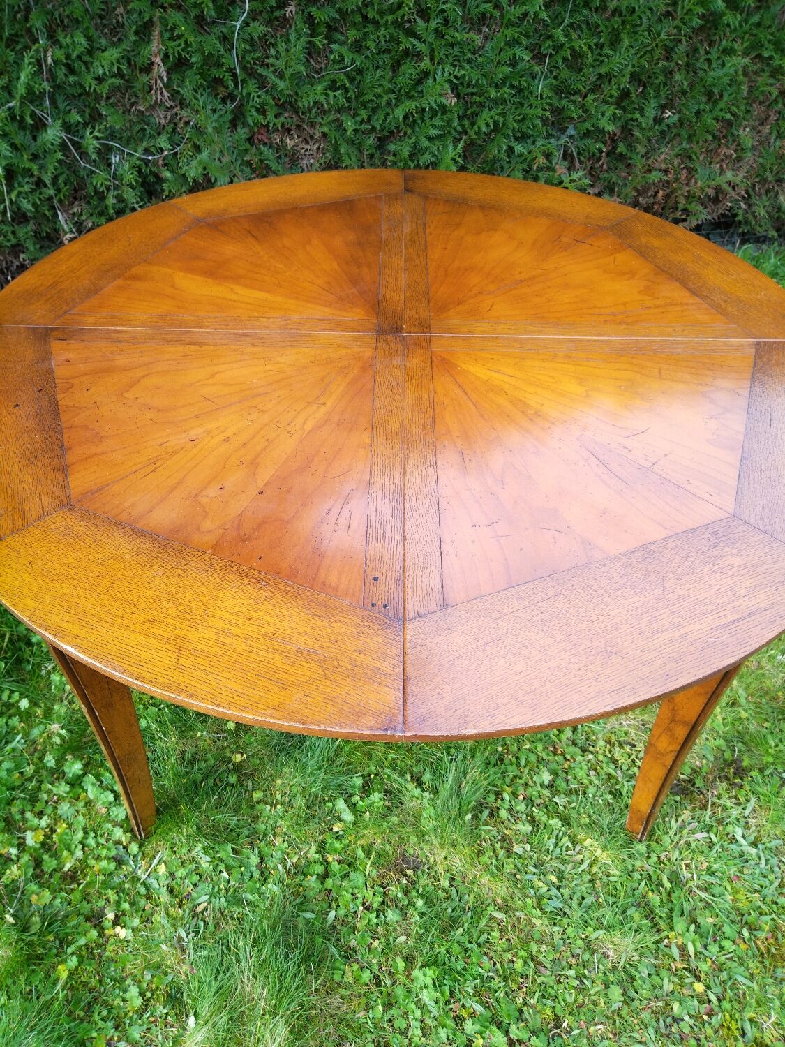 Directoire style round table with extensions