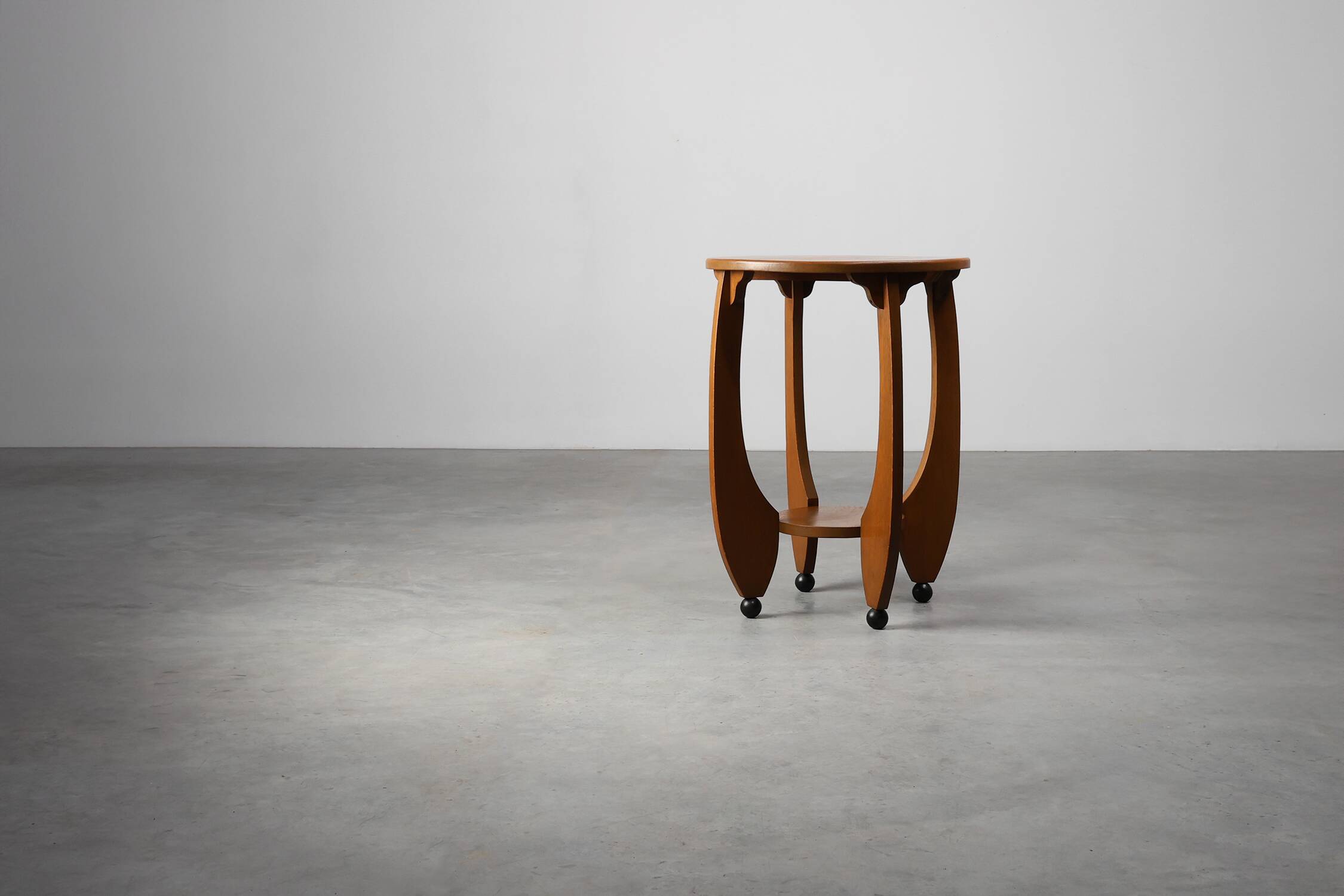 Amsterdamse School Oak round Side Table, The Netherlands, ca. 1920