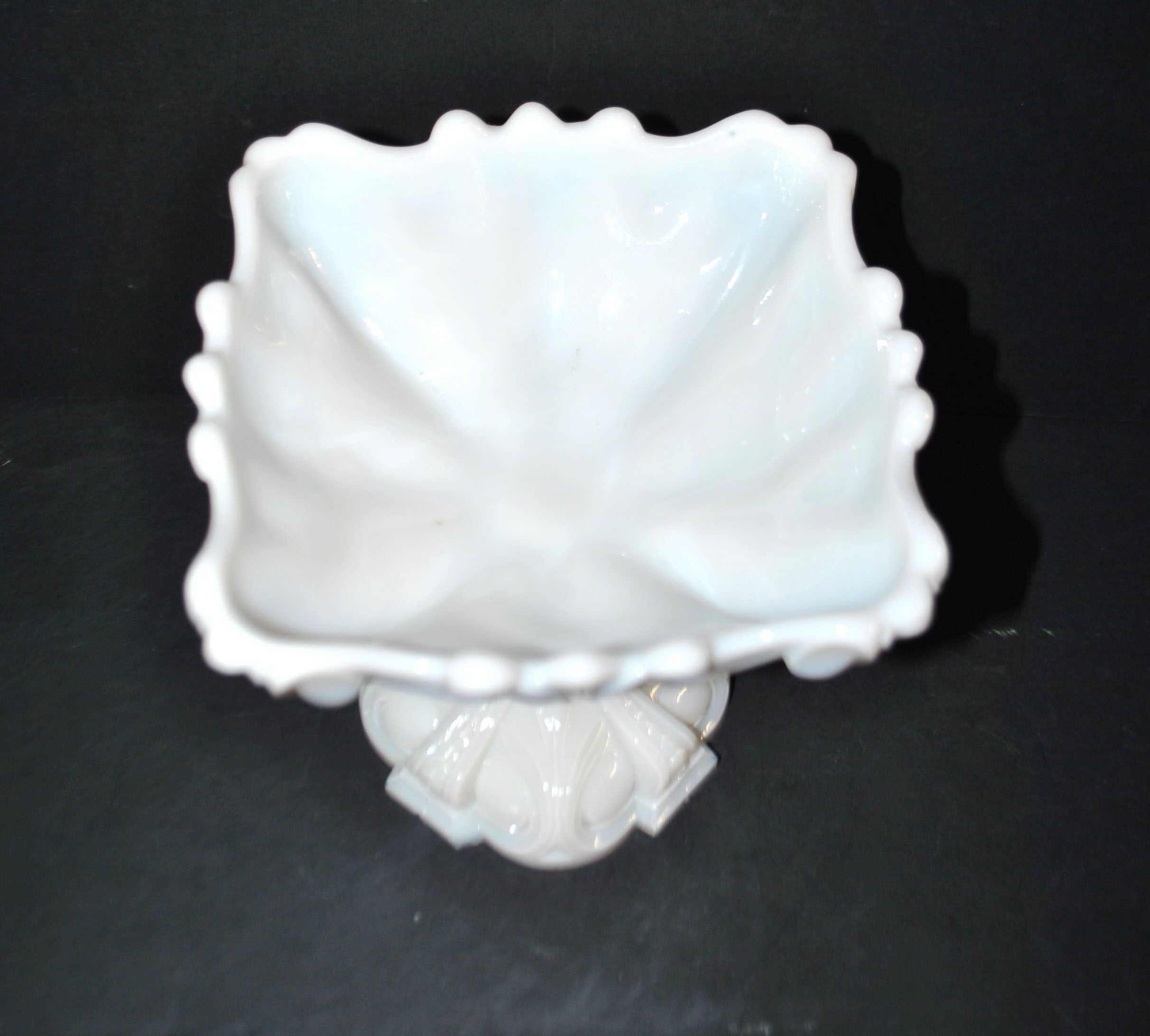 Opaline de Vallerysthal chalice cup Art Nouveau 1910 white opaline H16cm