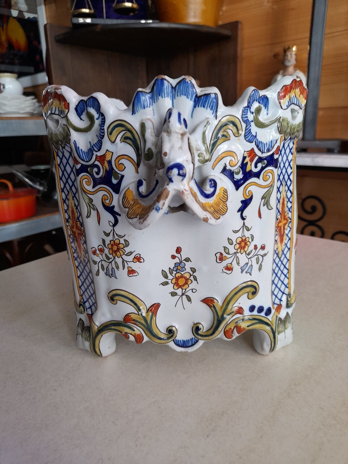 Cache pot en faïence de Granville