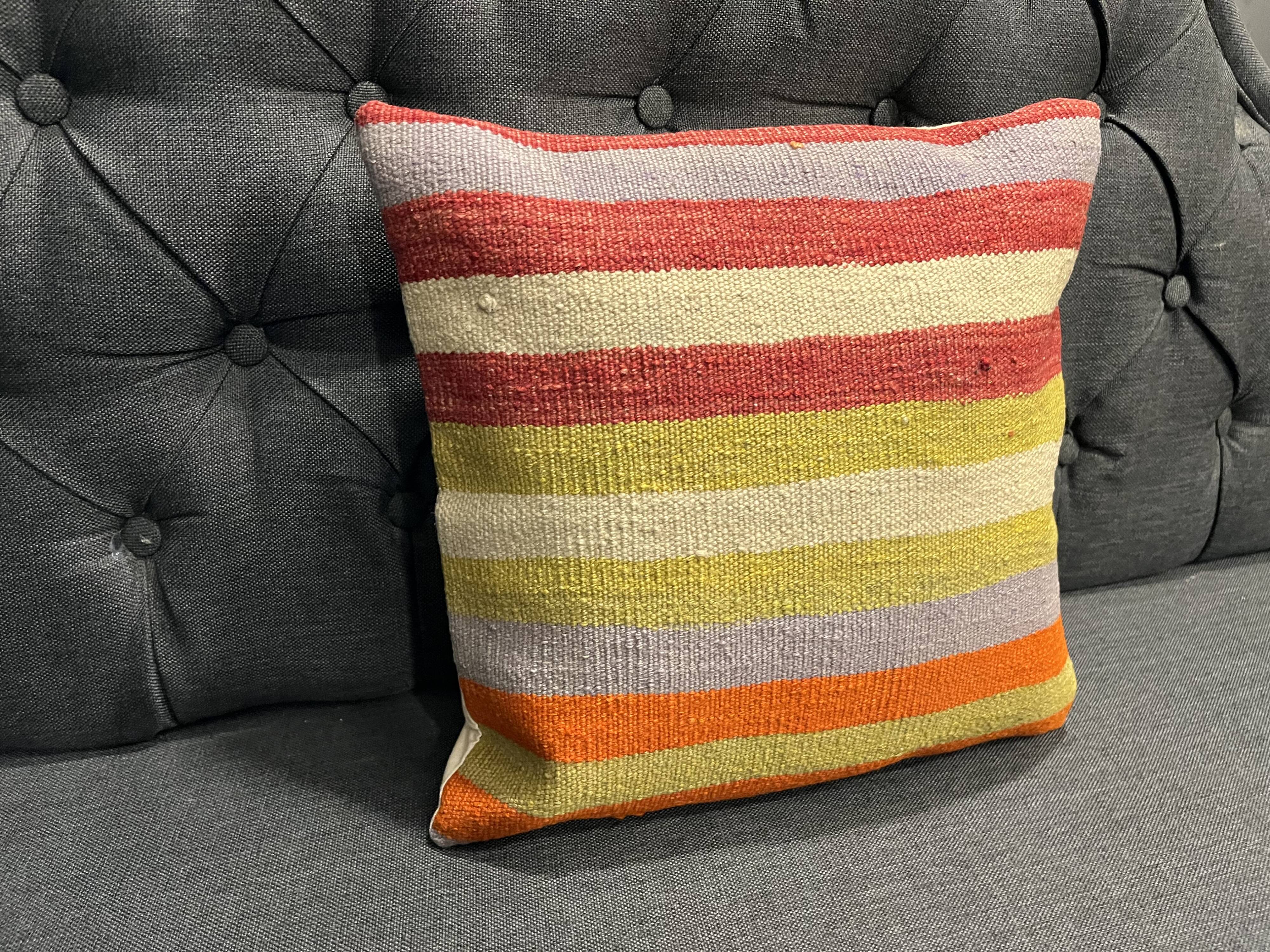 Coussin en laine turque à rayures