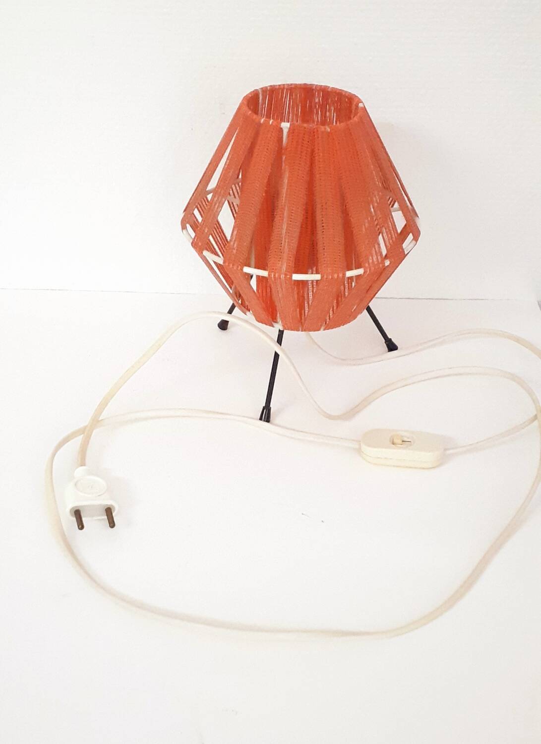 Tripod lamp in metal and red acrylic ribbon, 1950s-1960s