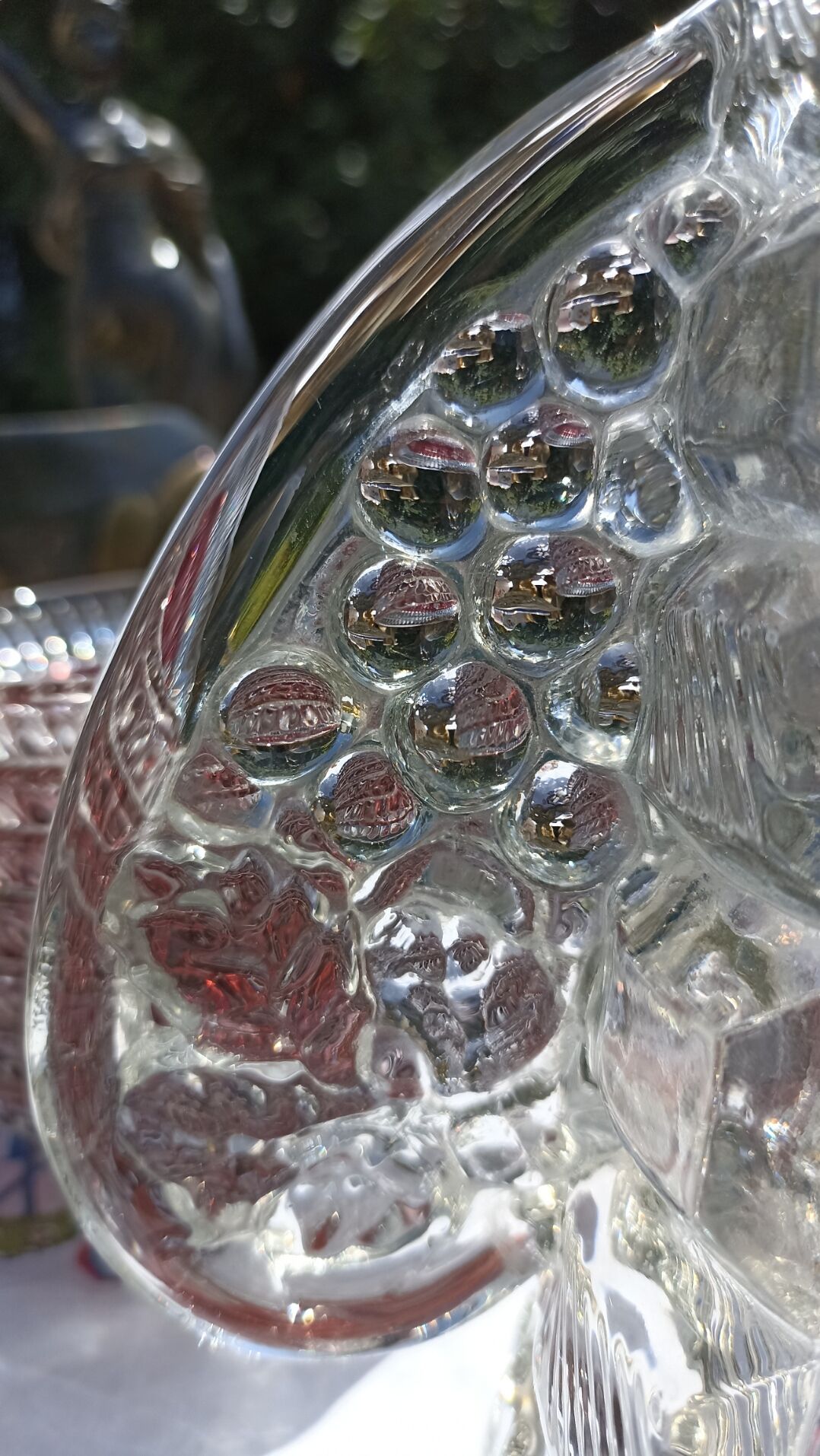 Art Deco bee-shaped vase in thick crystal