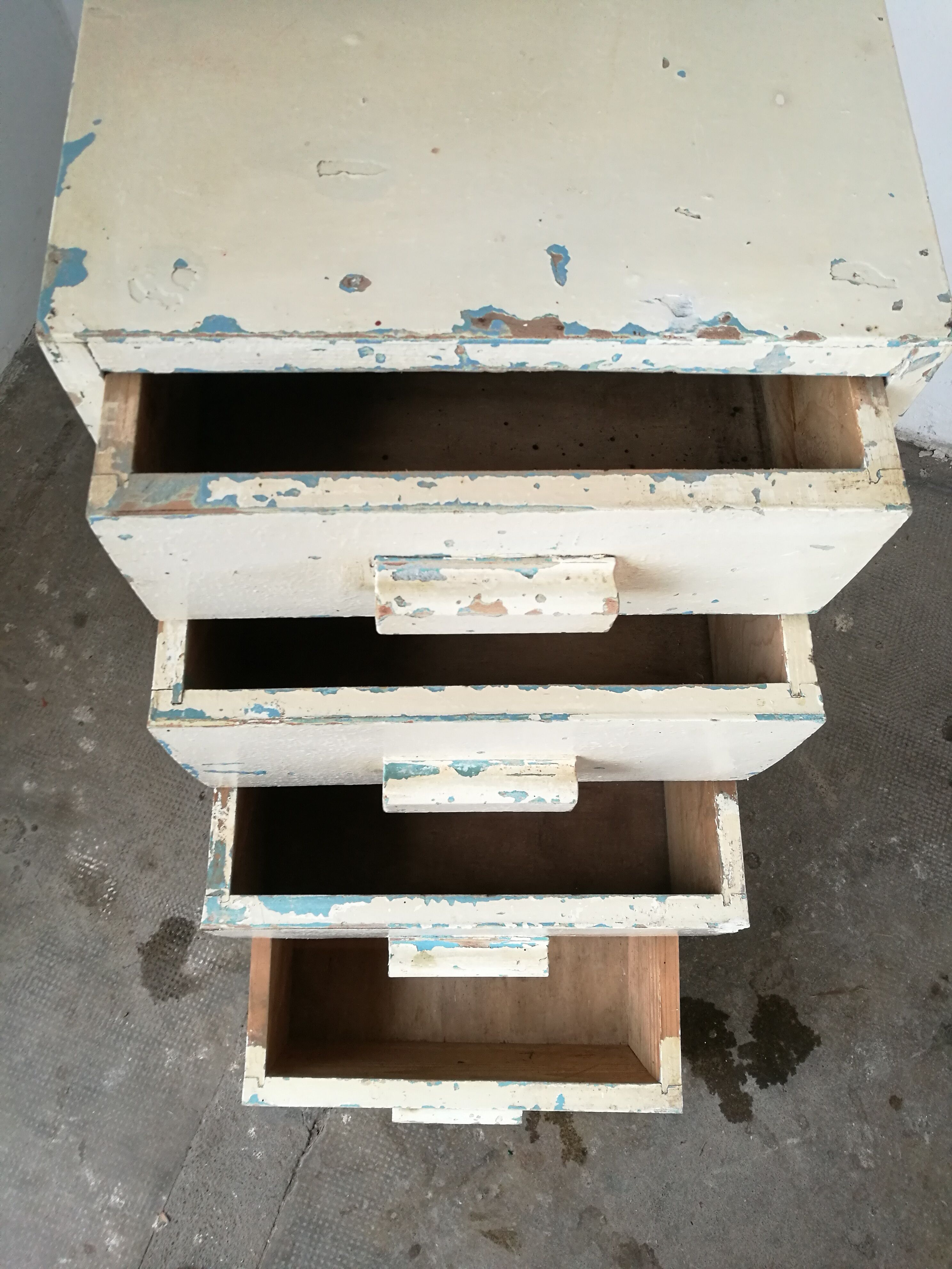 Workshop cabinet with drawers