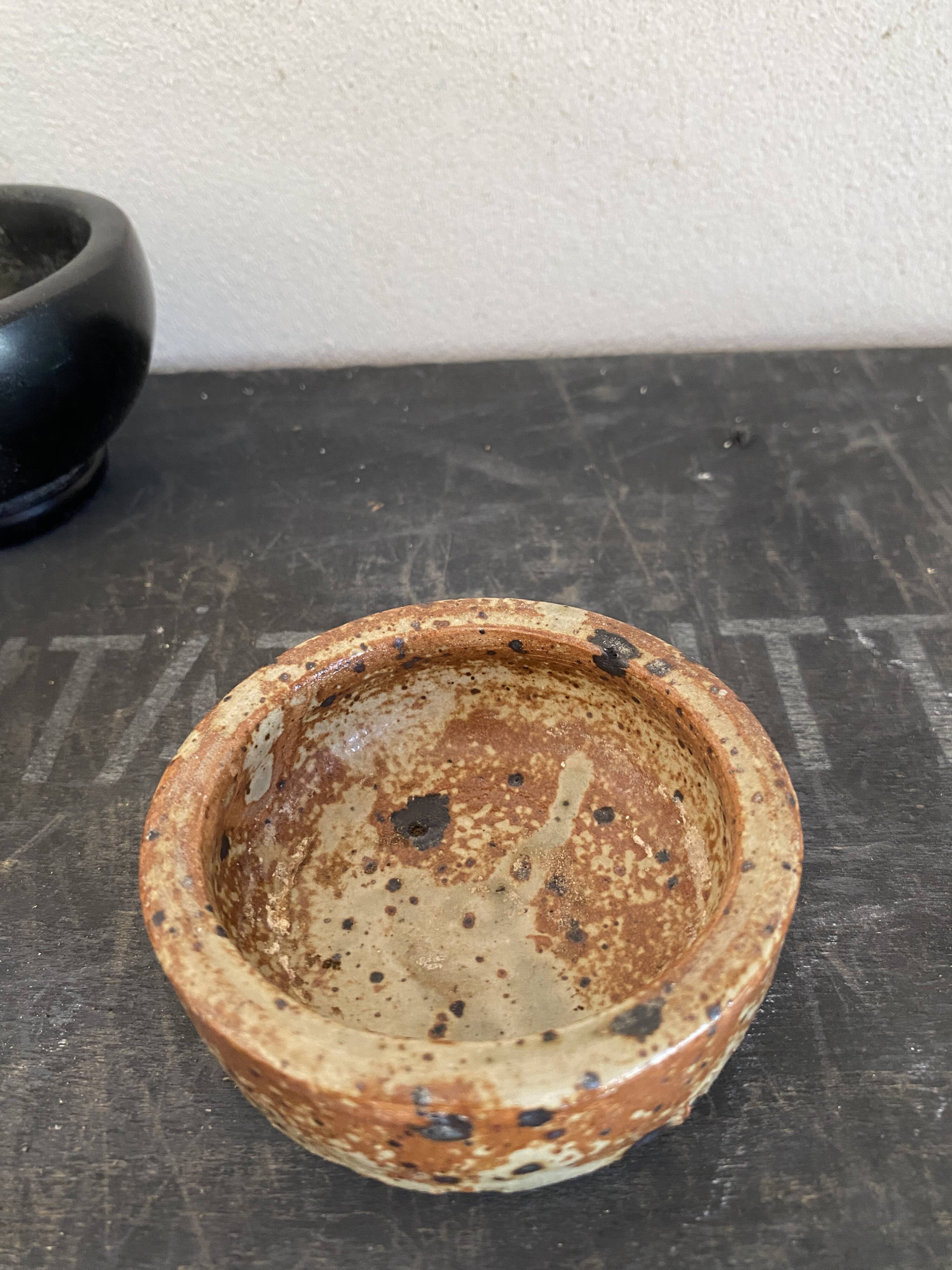 6 mini ceramic bowls, mother-of-pearl spoon