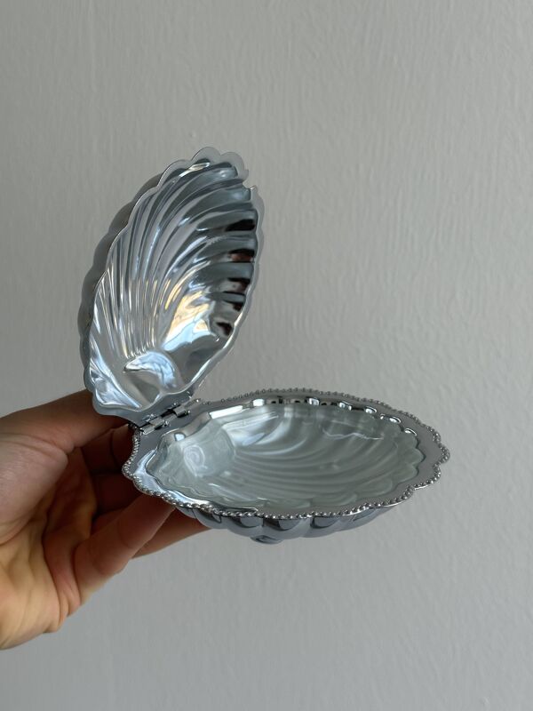 Beurrier en métal argenté avec couvercle et cuillère assortie