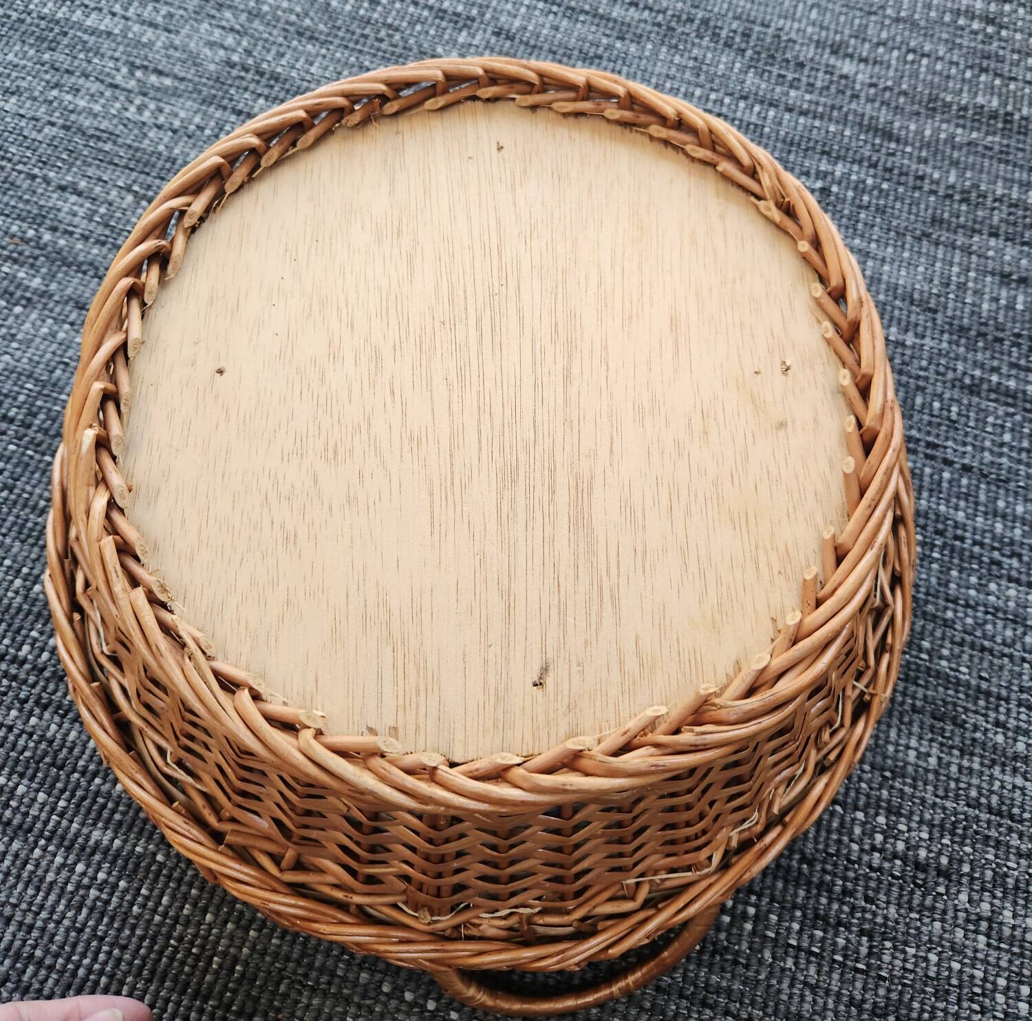 Woven wicker basket: vintage