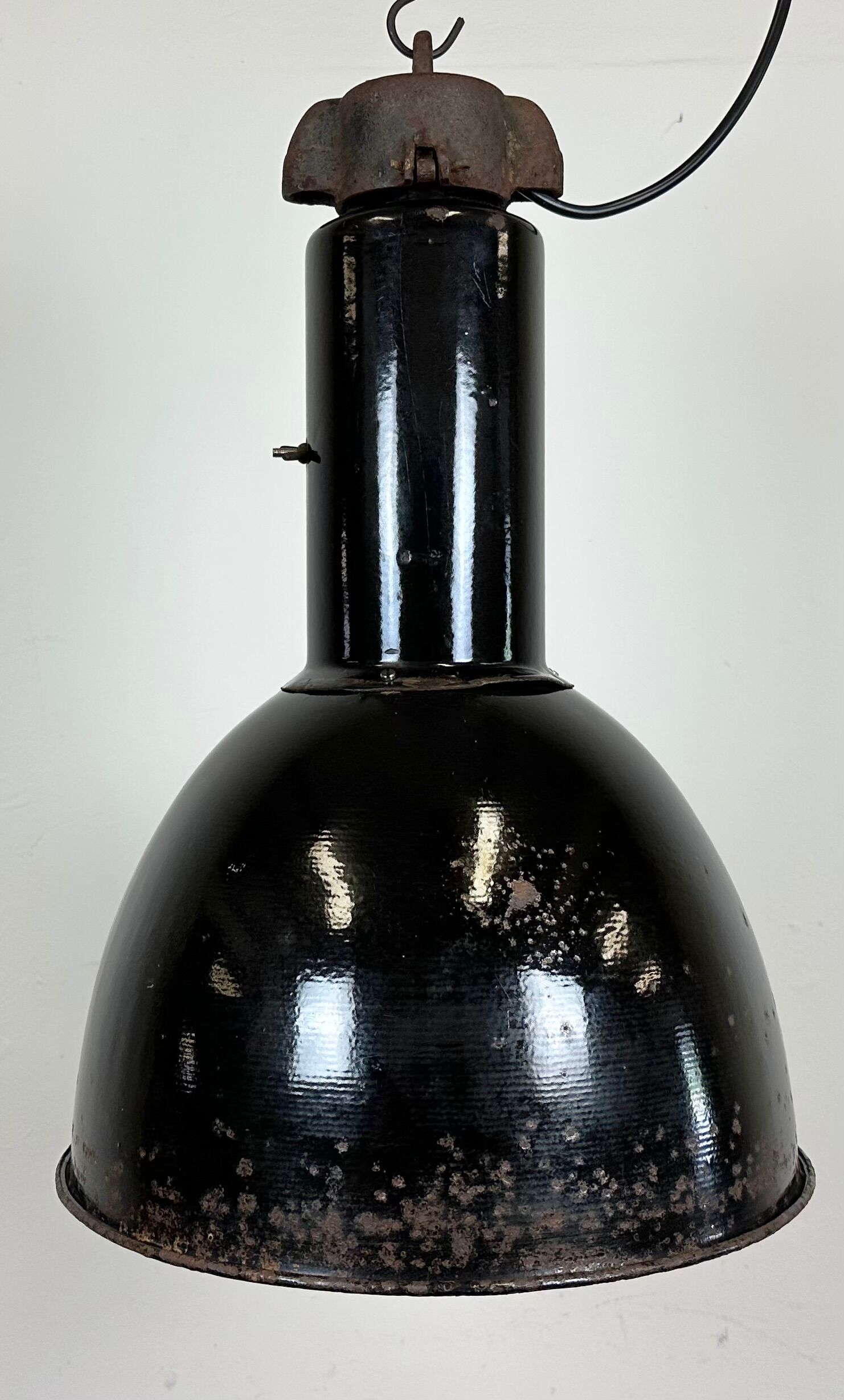 Rusty Industrial Bauhaus Black Enamel Pendant Lamp, 1930s