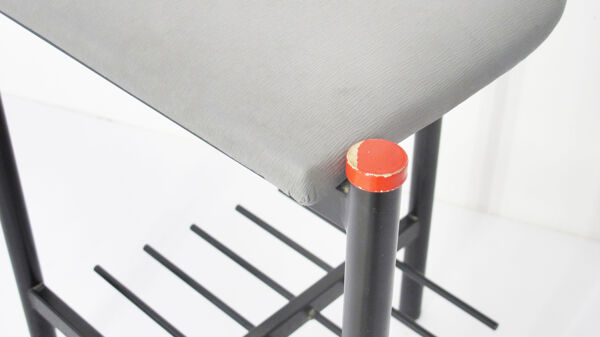 Chaise chevalet post moderne