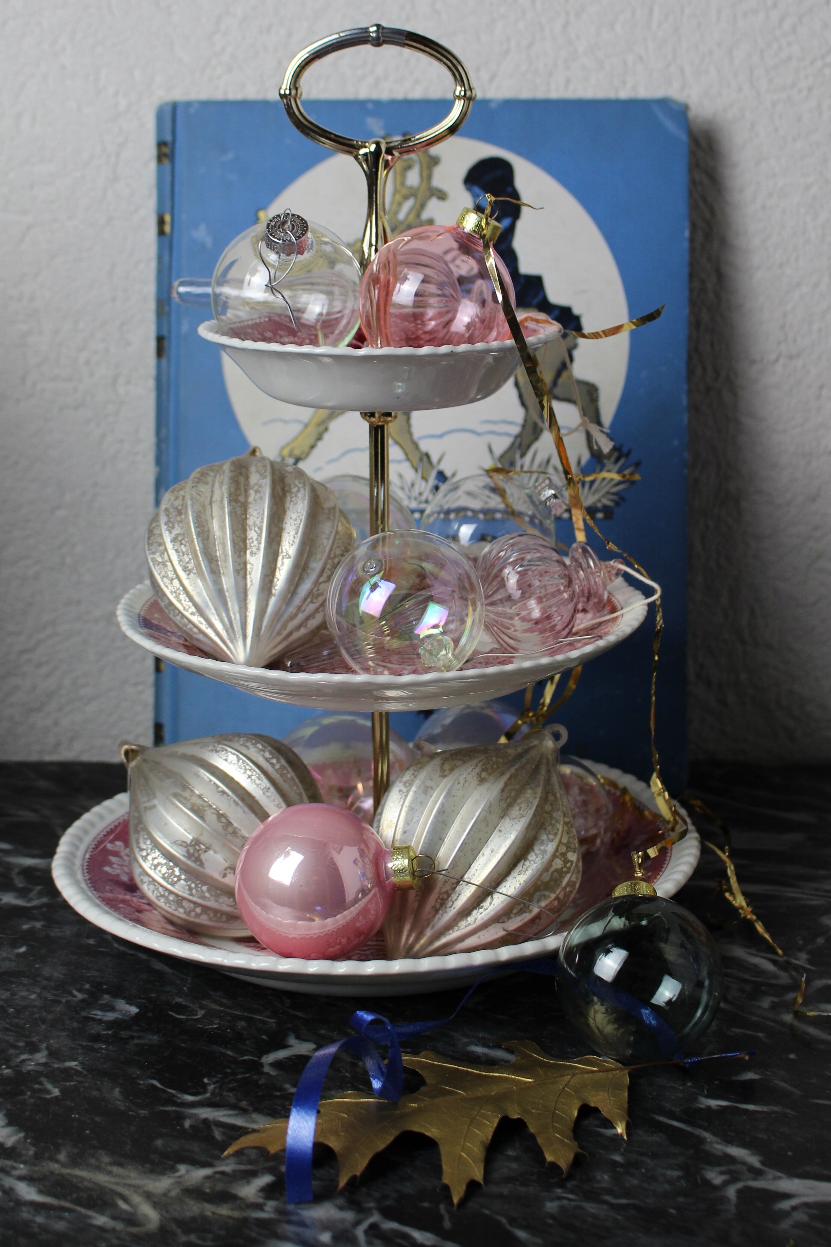 English porcelain servant