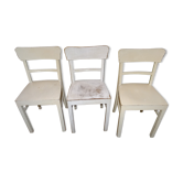 3 chaises blanches