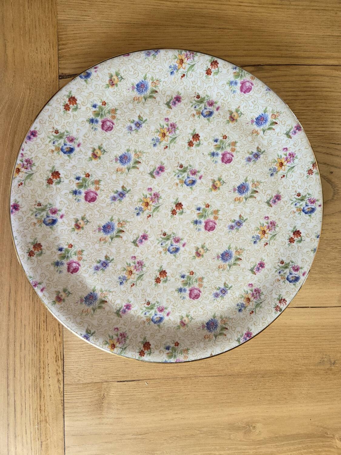 Floral porcelain plate