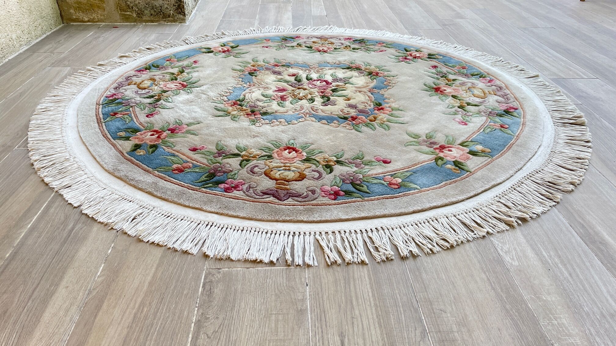 Vintage Chinese carpet round diam 180cm