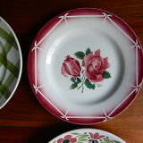 4 flat plates mismatched green and red