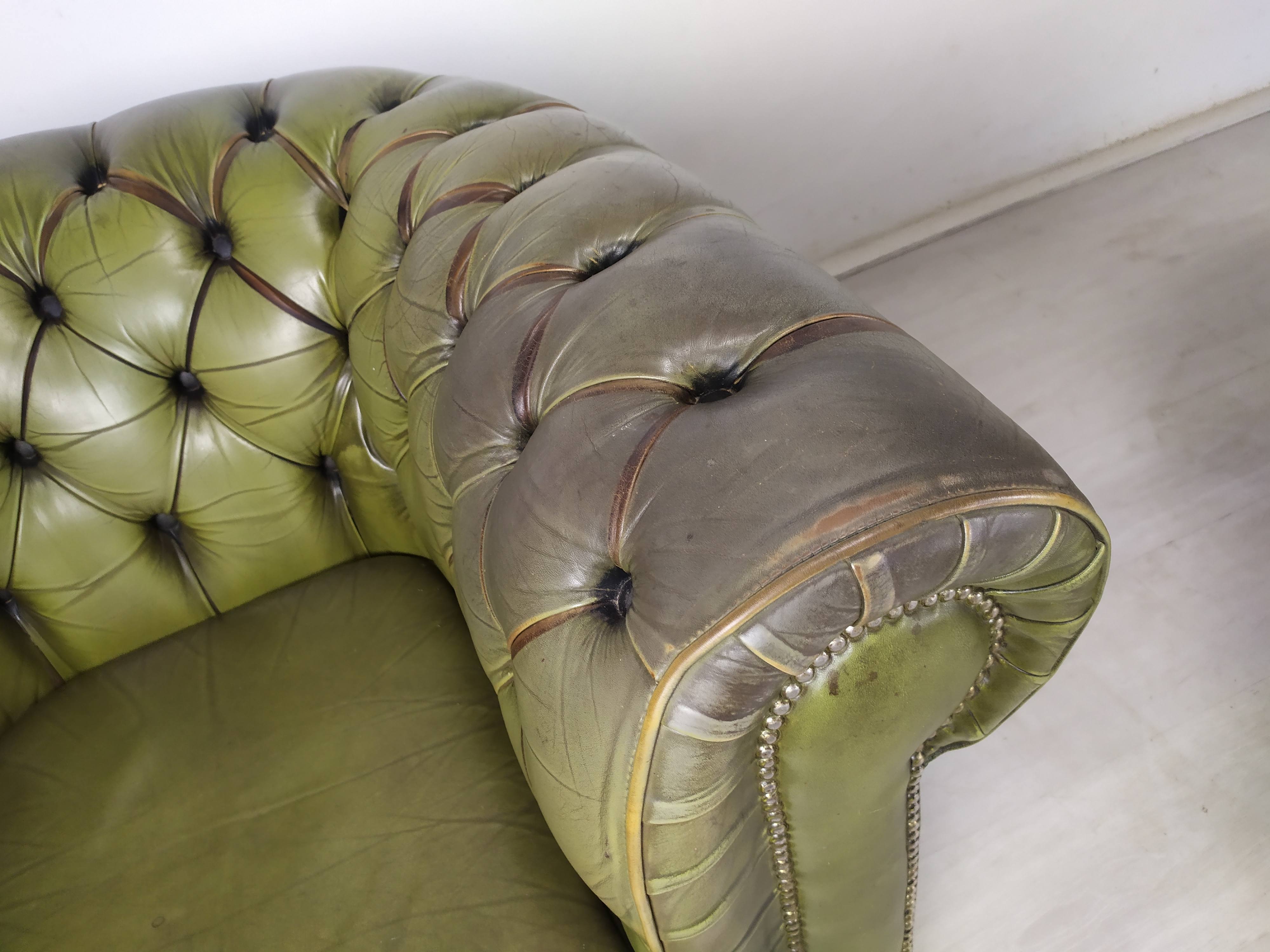 Paire de fauteuils Chesterfield cuir vert