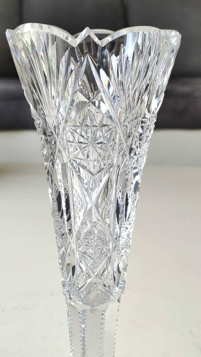 Tulip-shaped single-flower vase. Bohemian crystal. Stars/crosses, 21 cm