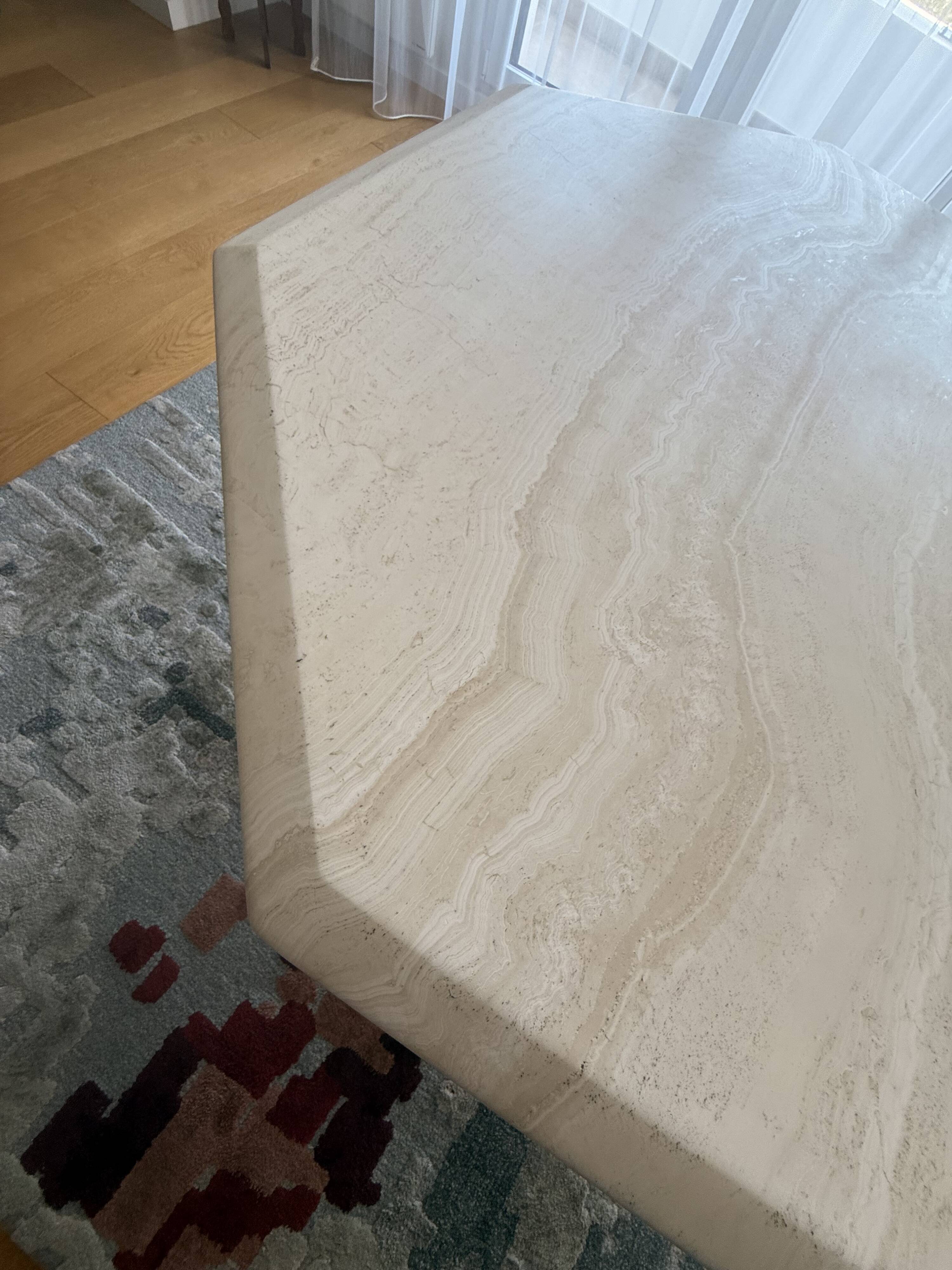 Table octogonale en travertin 130 cm Artelano état neuf